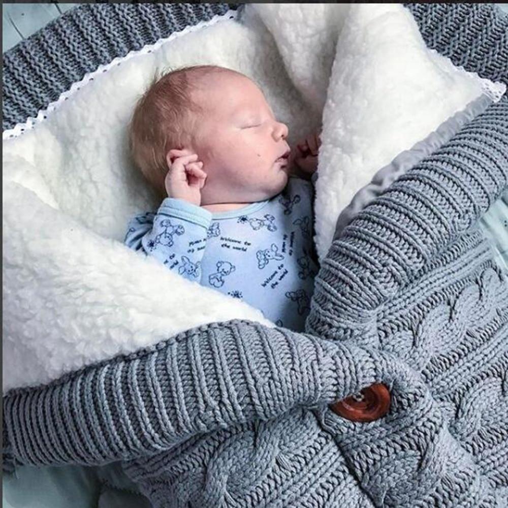 Jolie gigoteuse tricoté pour bébé